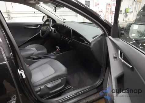 2023 Kia Niro Ex Touring z USA, uszkodzony, nr VIN KNDCR3LE3P5041912